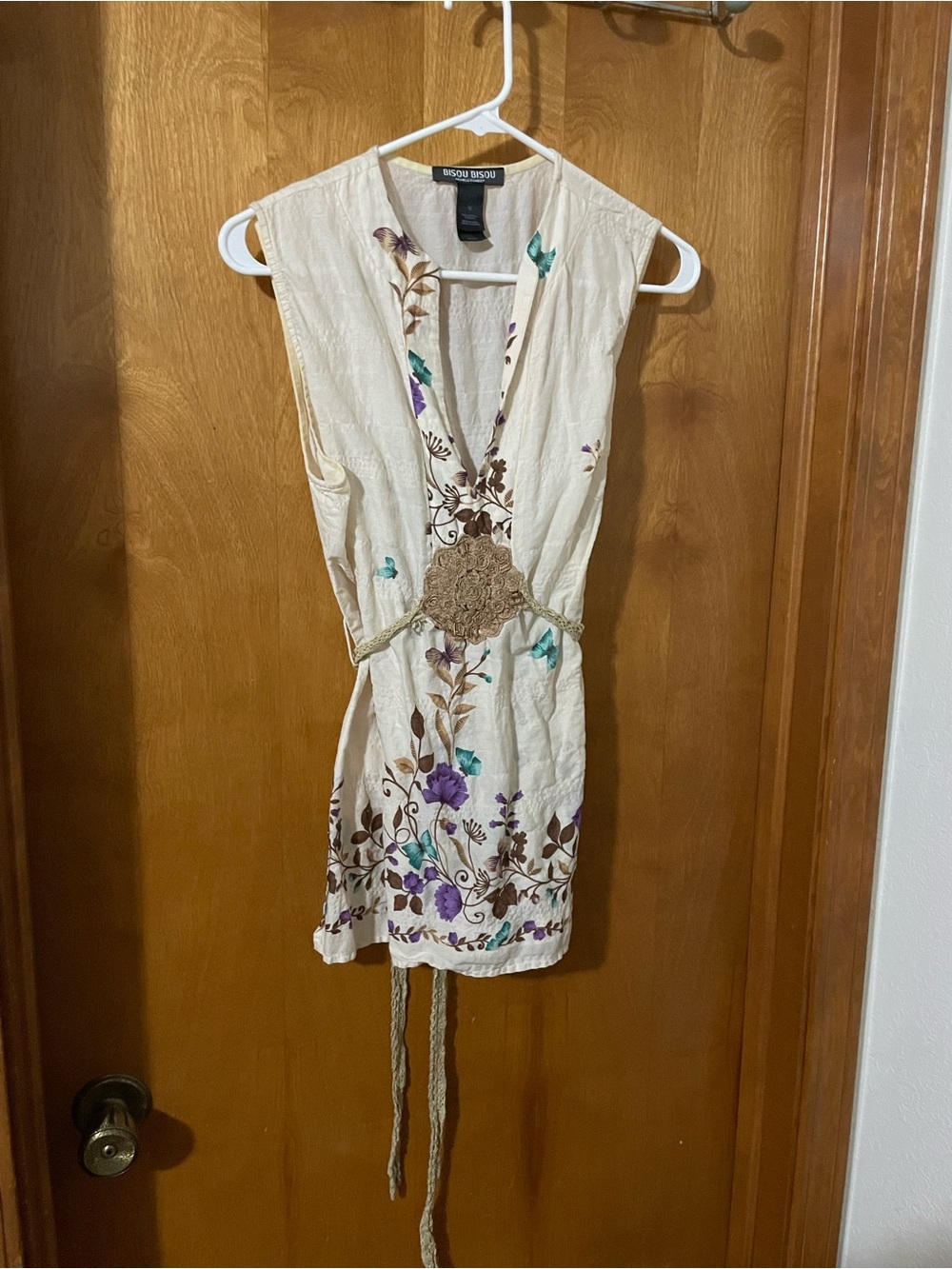 Bisou Bisou Cream sleeveless shirt with Purple & Teal Floral Embroidery